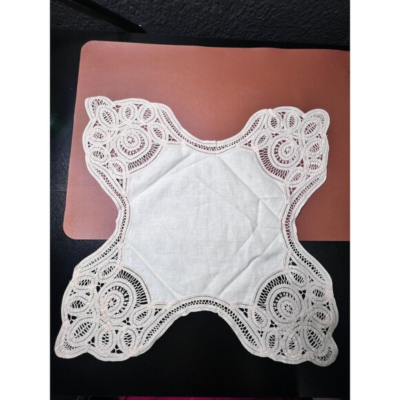Vintage Handmade 16"x16 cream Linen Crochet Lace Bread Basket Liner Home Decor - Picture 1 of 10